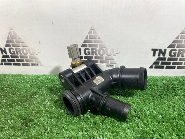 DS7G8K556CC Фланец системы охлаждения (тройник) купить Сумы