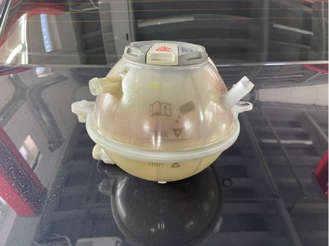 VAG 80A121405AK Бачок системы охлаждения расширительный в наличии Ровно