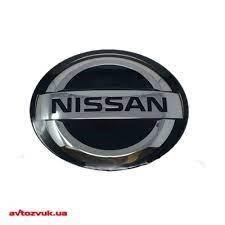 Фирменный значек решетки радиатора 628907FW0A NISSAN