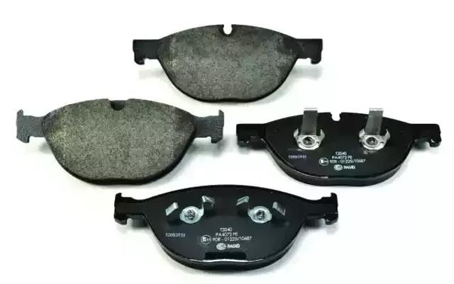 Передние тормозные колодки 8DB355015701 HELLA