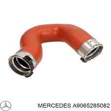 Патрубок интеркуллера A9065285082 MERCEDES