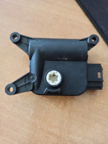 Мотор заслонки печки 0132801363 VAG