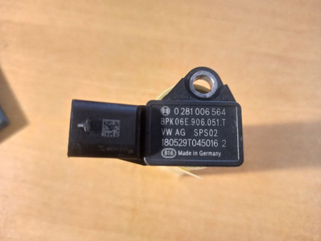Датчик нагнетания воздуха в турбину 06E906051T VAG