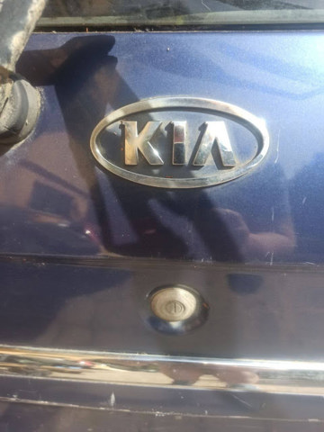 Замок двери багажника KIA Carnival II