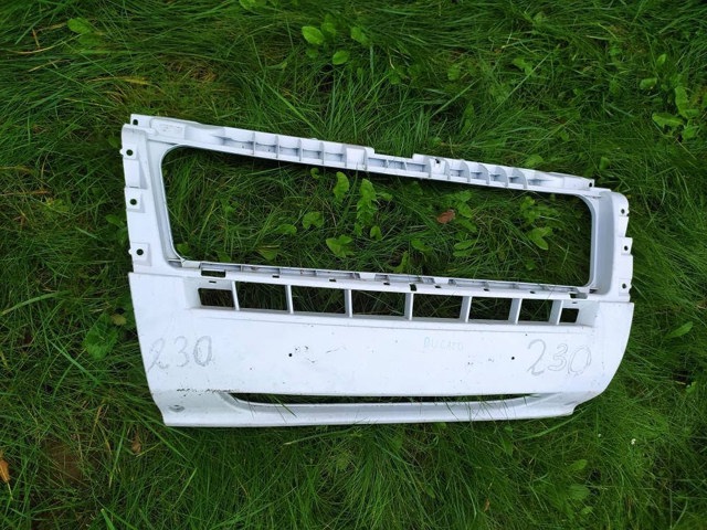 Центр переднего бампера 1305760070 FIAT