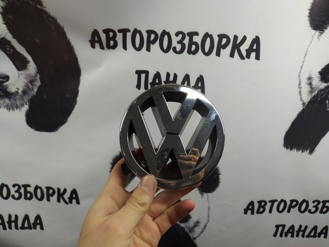 Эмблема на решетку радиатора 1T0853601 VAG
