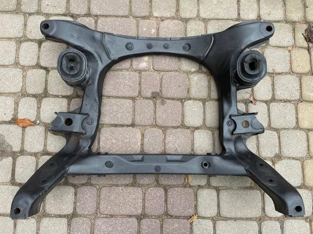 Поперечина передней подвески 5110030670 TOYOTA