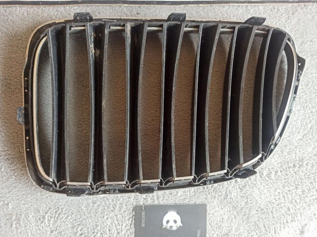 Решетка радиатора правая 51112993308 BMW