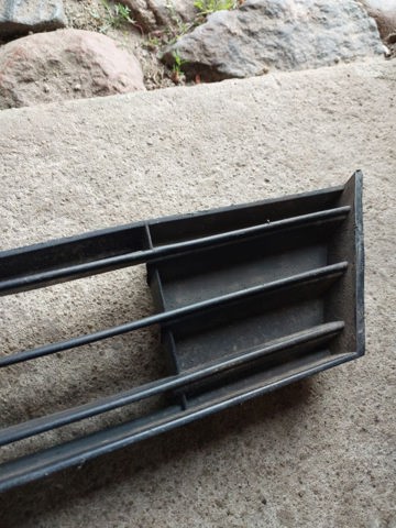 Решетка бампера переднего центральная 51117331724 BMW