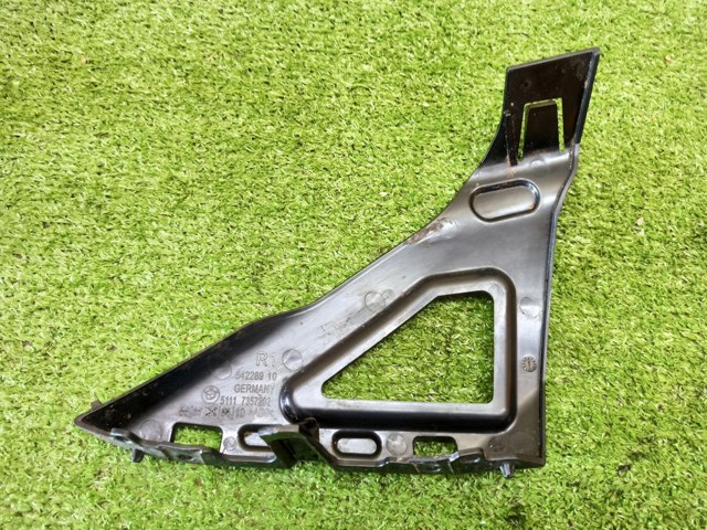 BMW 51117357202 Кронштейн бампера переднего правый в наличии Киев