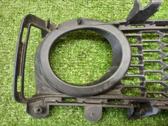 BMW 51118062632 Заглушка (решетка) противотуманных фар бампера переднего правая в наличии Полтава