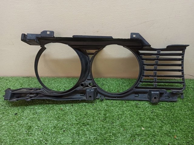 51131944137 BMW Решетка радиатора левая купить в Каменское