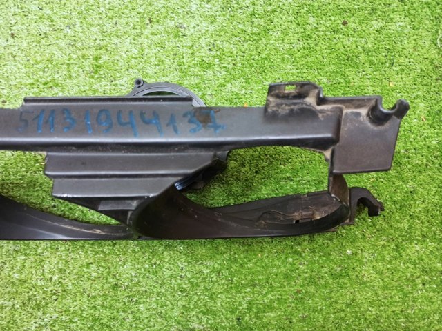51131944137 BMW Решетка радиатора левая купить в Ровно