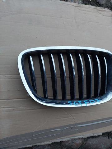 Решетка радиатора правая 51137200168 BMW