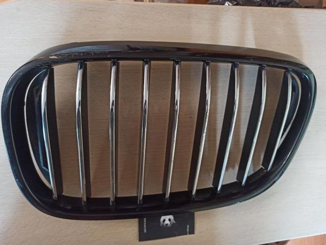 Решетка радиатора левая 51137357011 BMW