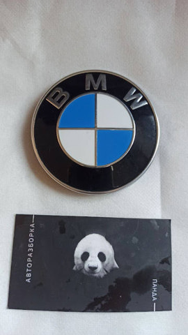 Фирменный значек на багажник 51147463715 BMW