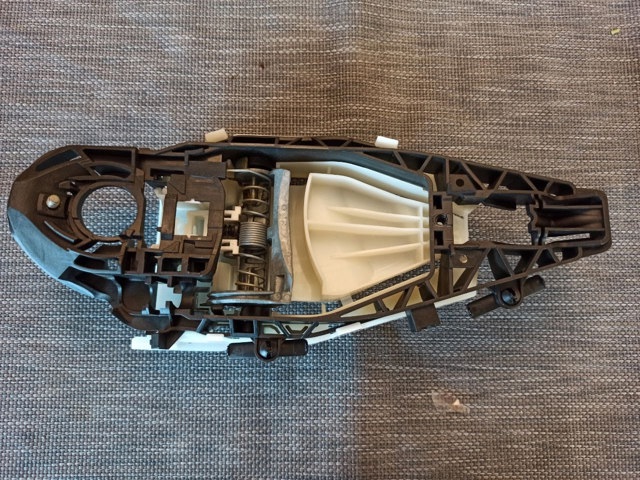 Держатель наружной ручки двери, передней правой 51219881774 BMW