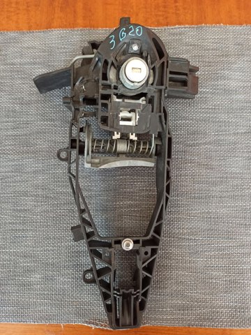 Держатель наружной ручки двери, передней правой 51219881778 BMW