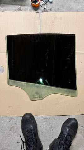 51357364401 BMW Стекло двери задней левой купить в Киев