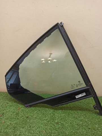 Стекло багажного отсека, правое 51357425084 BMW