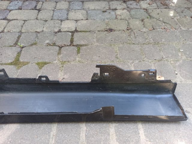 Накладка (молдинг) порога наружная правая 51777374614 BMW