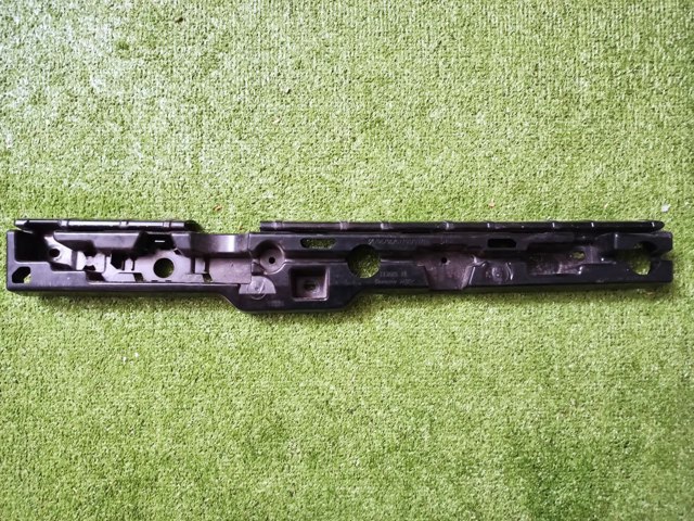 Кронштейн наружной накладки порога правой 51777387346 BMW