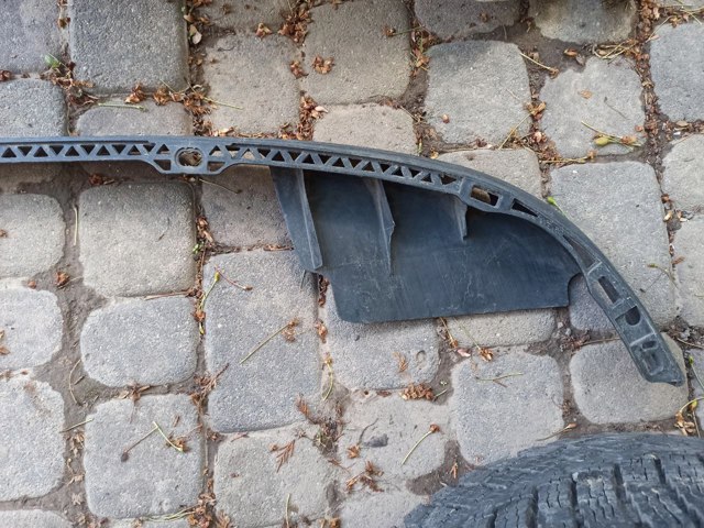 Нижняя юбка переднего бампера 6N0805903 VAG