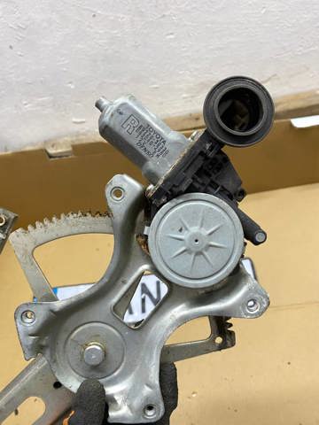 Стеклоподъемник передней двери 8572030330 TOYOTA