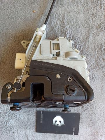 Замок двери задней правой 8K0839016C VAG