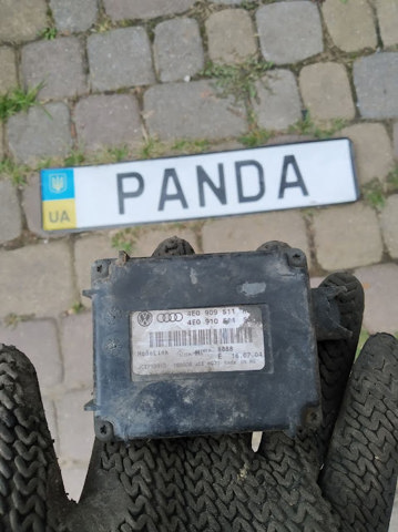 Блок управления системой открывания ворот гаража 8K0907410C VAG