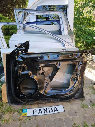 Пассажирская передняя дверь 8T8831052C VAG