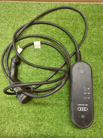 Кабель для зарядки электромобиля 8V4971675AK VAG