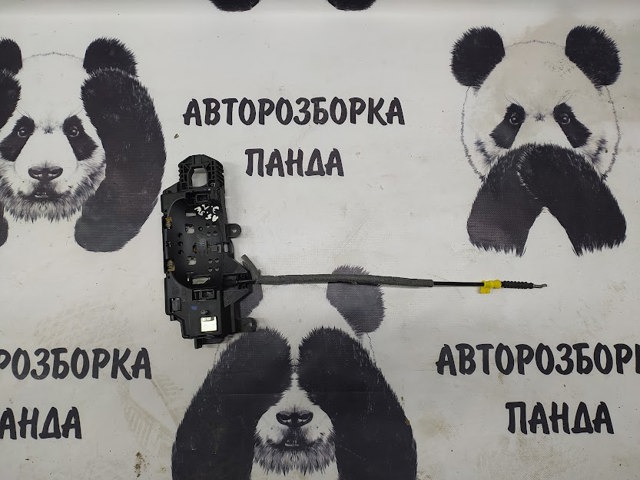 Держатель наружной ручки двери, передней левой 8W01837811A VAG