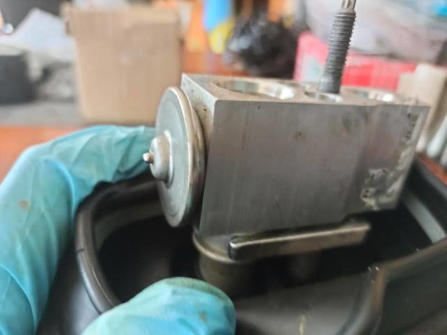 VAG 8W0820679 Клапан TRV кондиционера в наличии Павлоград