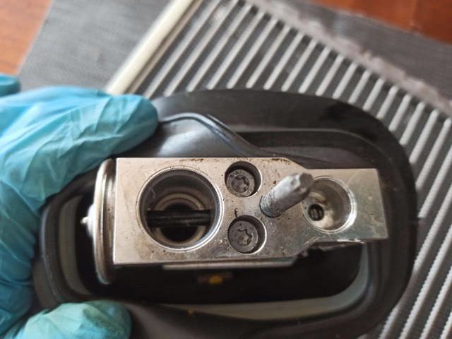 Клапан расширительный 8W0820679 VAG