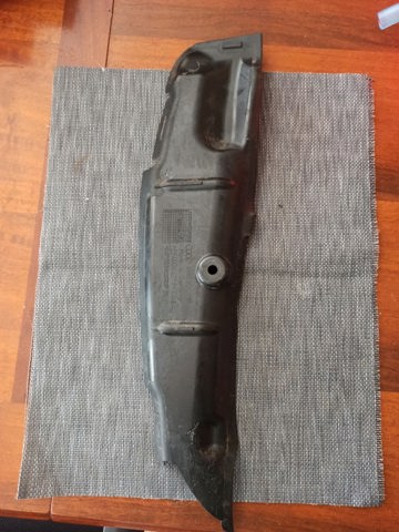Уплотнитель арки крыла 8W0821112 VAG