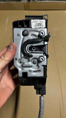 Замок двери водителя A0997202300 MERCEDES