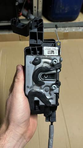 MERCEDES A0997303700 Замок двери задней левой в наличии Ирпень