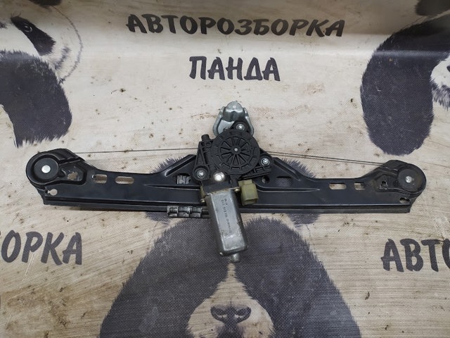 Стеклоподъемник левой задней двери A2037300346 MERCEDES