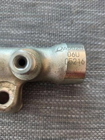 Распределитель топлива (рампа) SH0113GC0 MAZDA