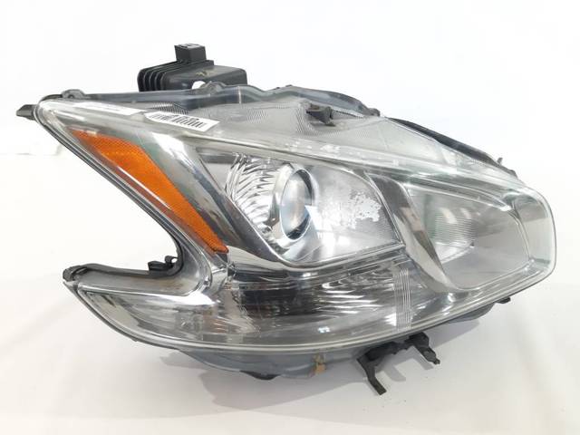 NISSAN 260109N00A Фара правая в наличии Ровно
