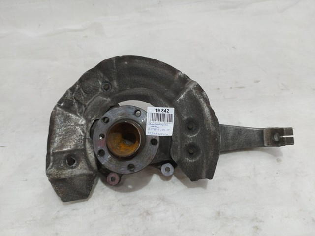 Кулак поворотный передний левый 31216775767 BMW