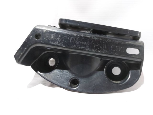 Правое крепление заднего бампера 51127118194 BMW