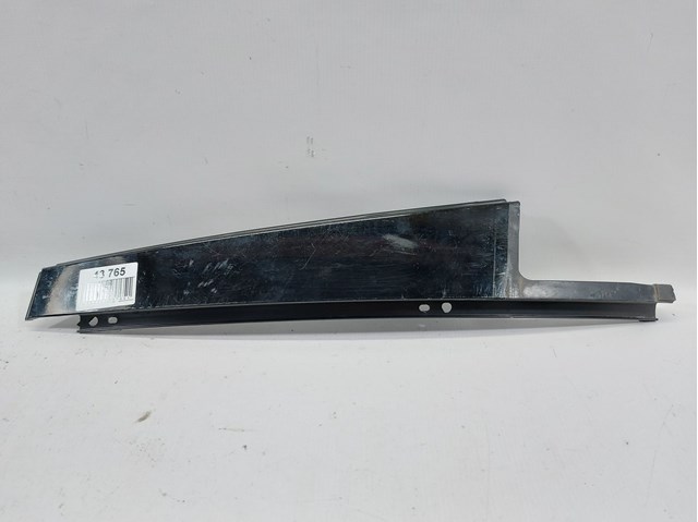 Накладка задней двери, правой, вертикальная 51357185234 BMW