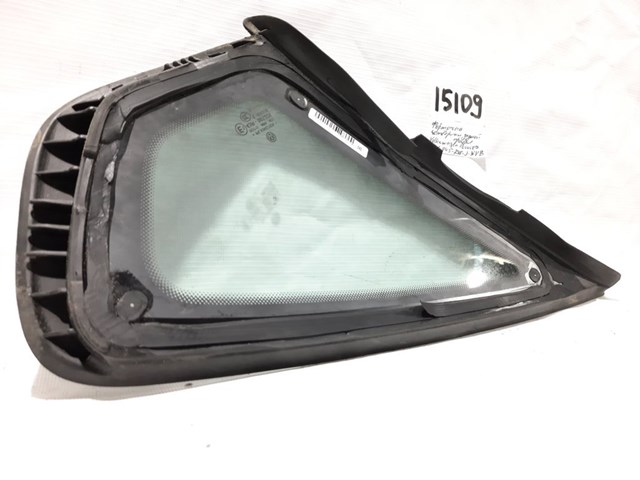 Стекло багажного отсека, правое 561845298JNVB VAG