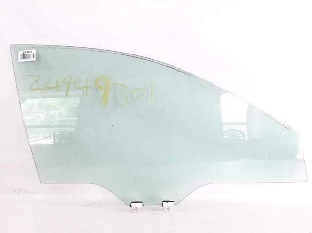 Стекло передней правой двери 61011AJ00A SUBARU