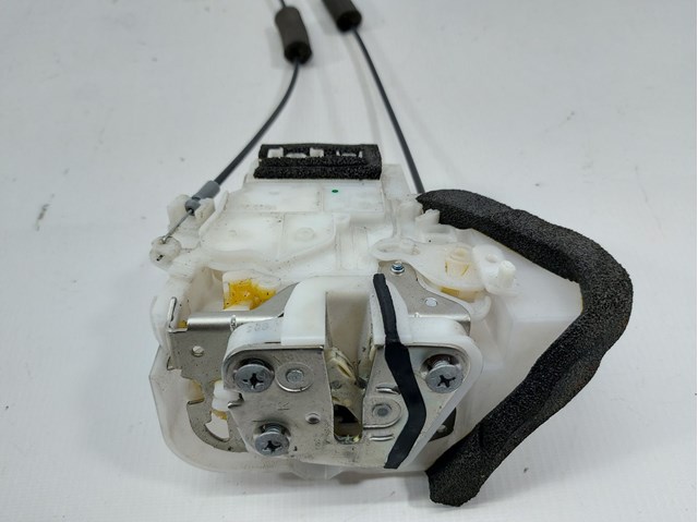Замок задней правой двери  61035SC200 SUBARU