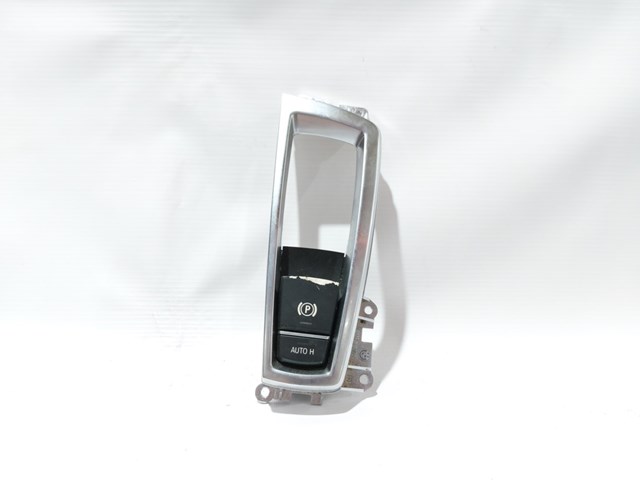 Клавиша электромеханического стояночного тормоза 61319877889 BMW