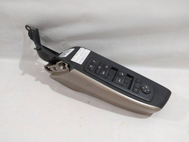 Кнопки переднего правого стеклоподъемника 68184802AC CHRYSLER