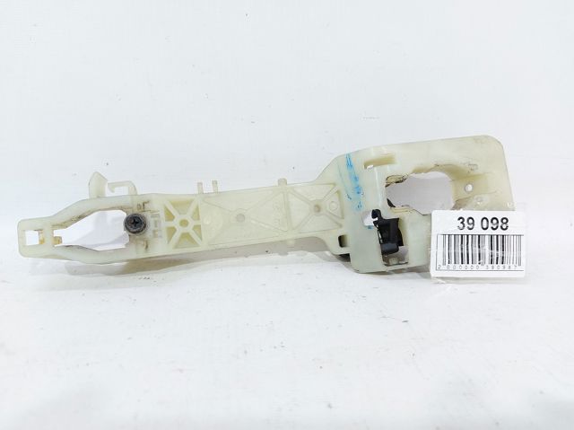 Держатель наружной ручки двери, передней левой 826553S000 HYUNDAI